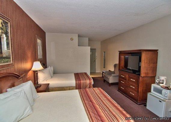 Travelodge By Wyndham Watertown